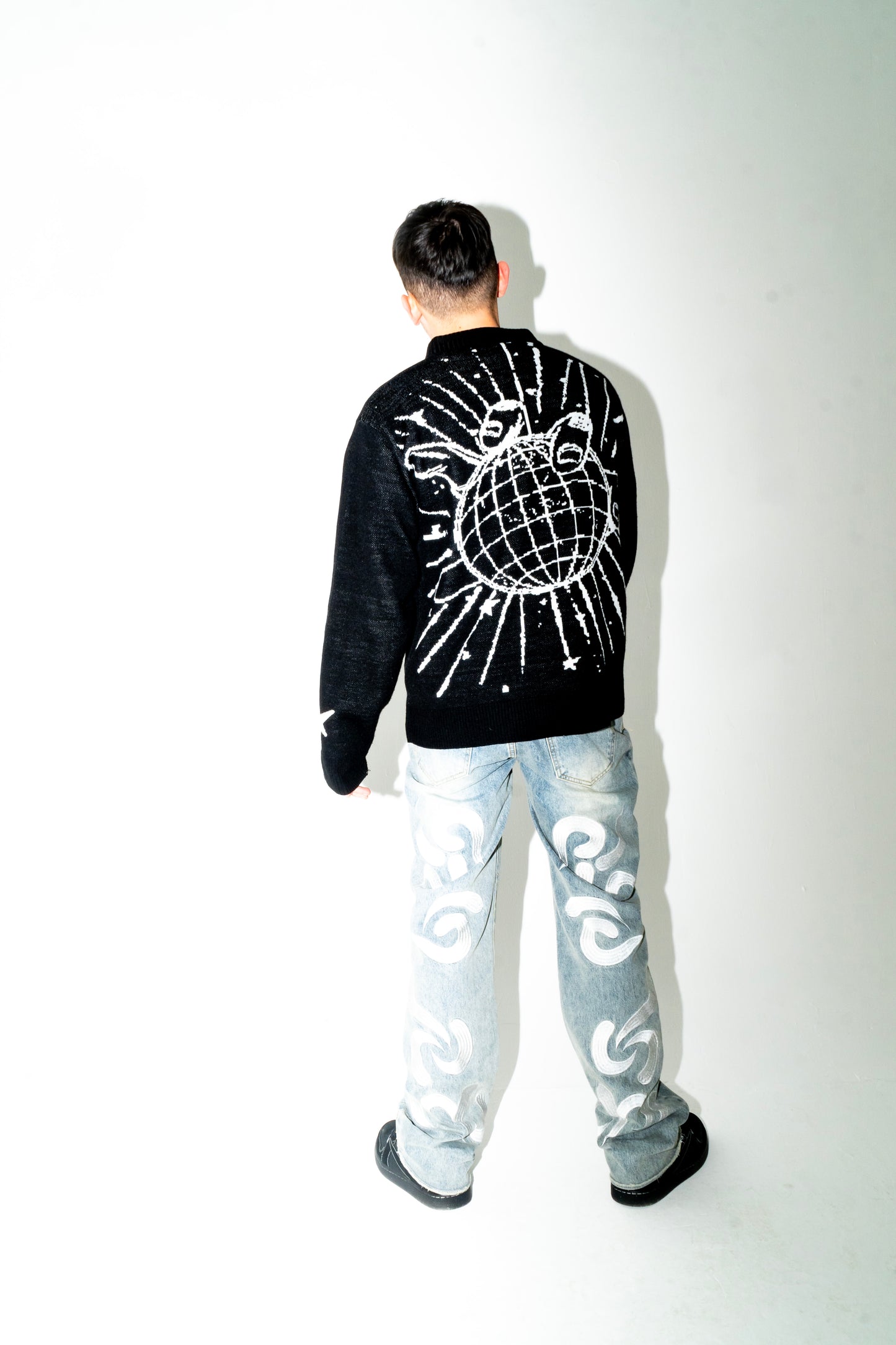 'YOUR WORLD' SWEATER - BLACK